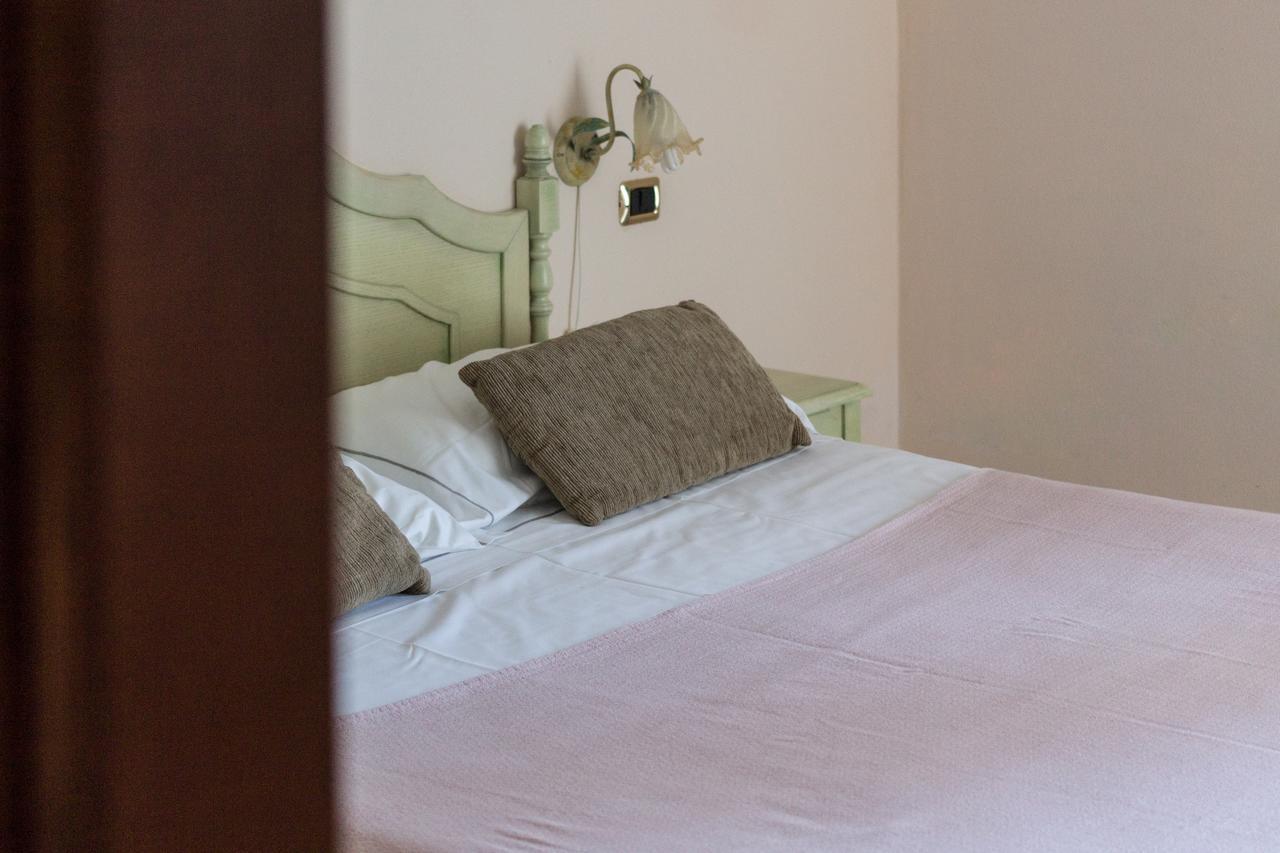 Hotel Villa Del Mare Sìnnai Zimmer foto