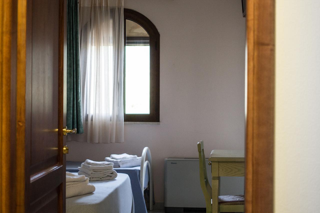 Hotel Villa Del Mare Sìnnai Zimmer foto