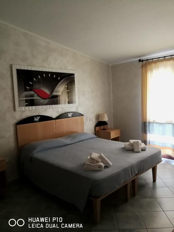 Hotel Villa Del Mare Sìnnai Zimmer foto